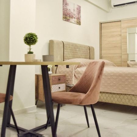 Dionisooss Apartment Atene Esterno foto