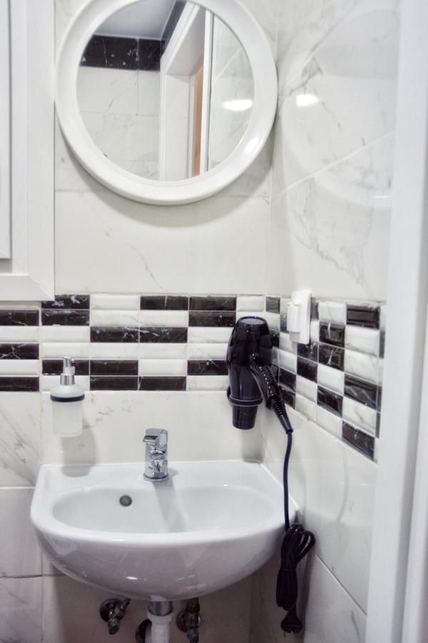 Dionisooss Apartment Atene Esterno foto